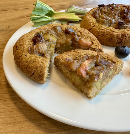 Bezglutenowa bułka z rabarbarem 2szt. (bez cukru) OFERTA SEZONOWA