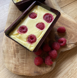 Bezglutenowy serniczek z malinami 210g